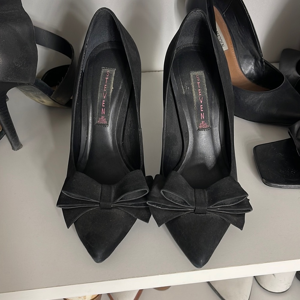 Steve Madden black bow heel